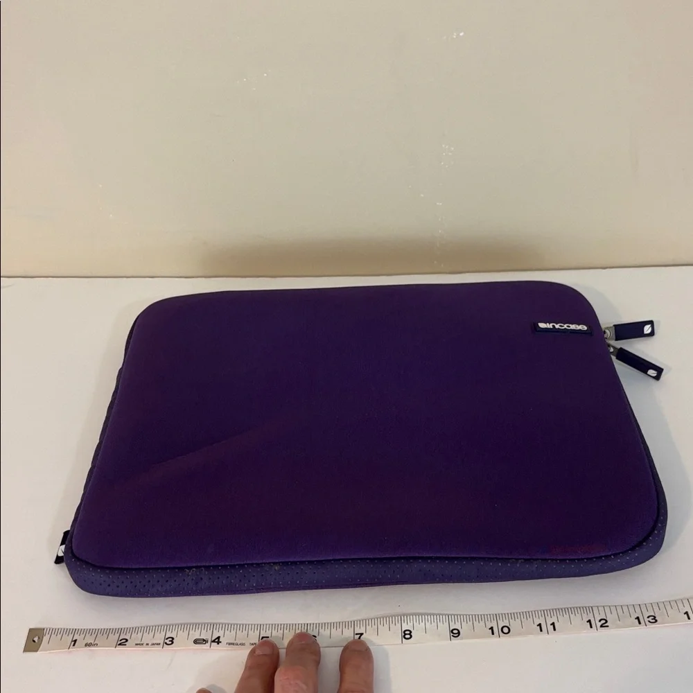 Incase Women's iPad Padded Zippered Bag in Purple